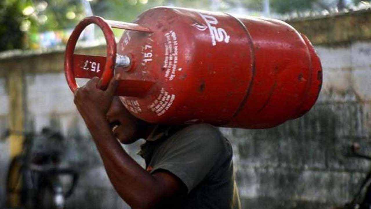 Commercial gas cylinders become cheaper