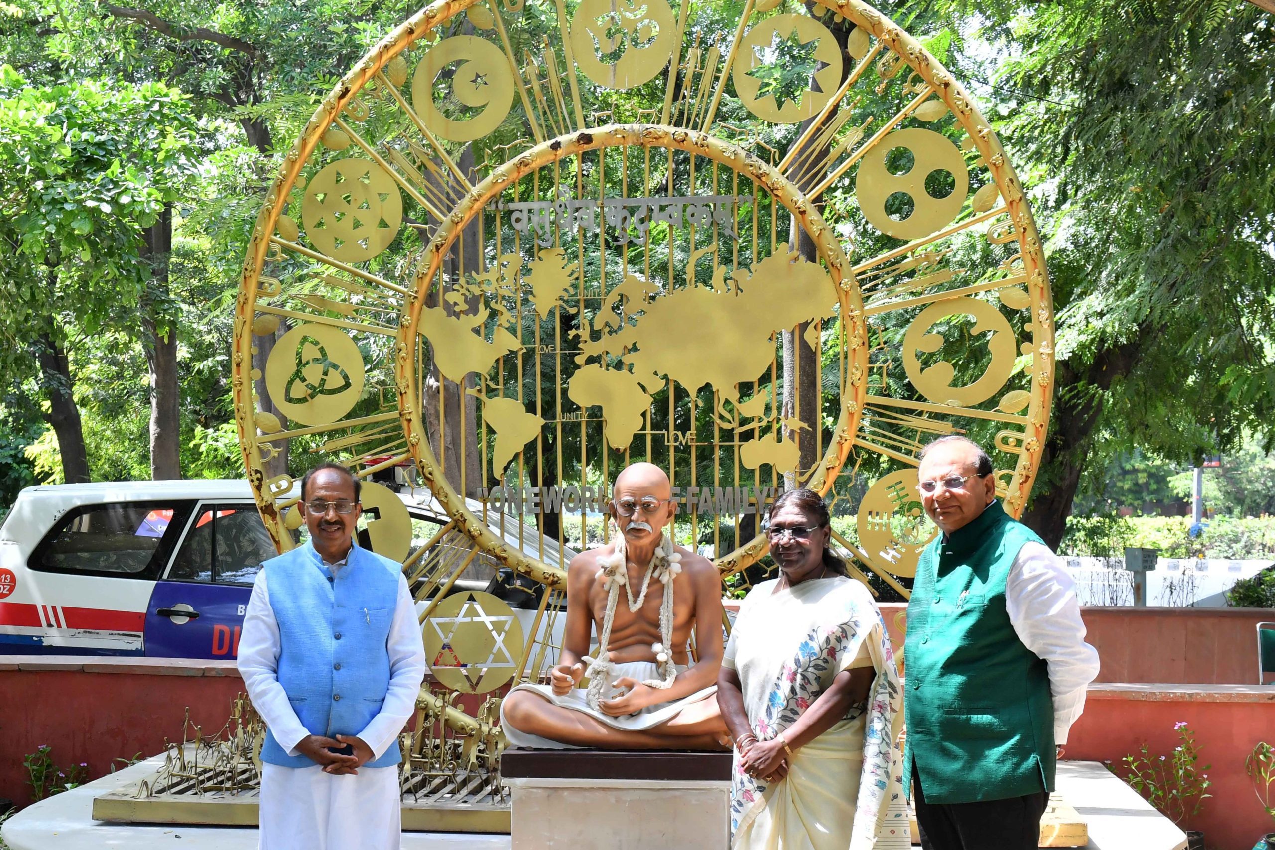 President Murmu inaugurates 12-foot Mahatma Gandhi statue, ‘Gandhi Vatika’ near Rajghat