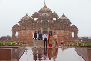 'Proud Hindu': UK PM Rishi Sunak, wife Akshata Murthy offer prayers at Delhi's Akshardham Temple