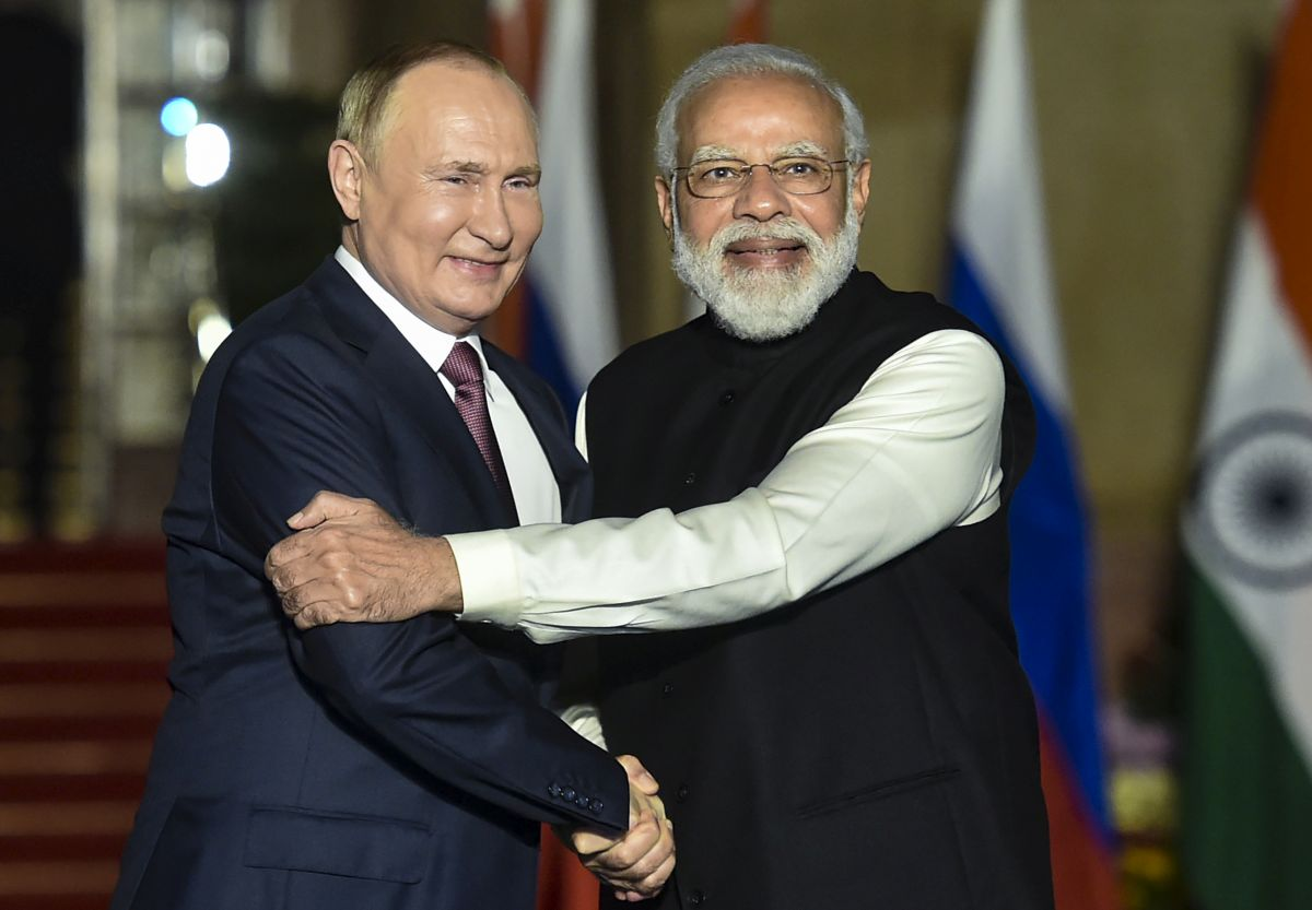 Putin praises PM Modi’s ‘Make in India’ policies at 8th EEF