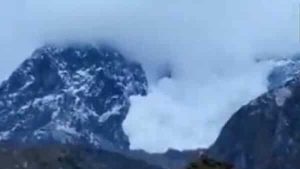Avalanche hits Sumeru mountain behind Kedarnath temple in Uttrakhand, creates panic