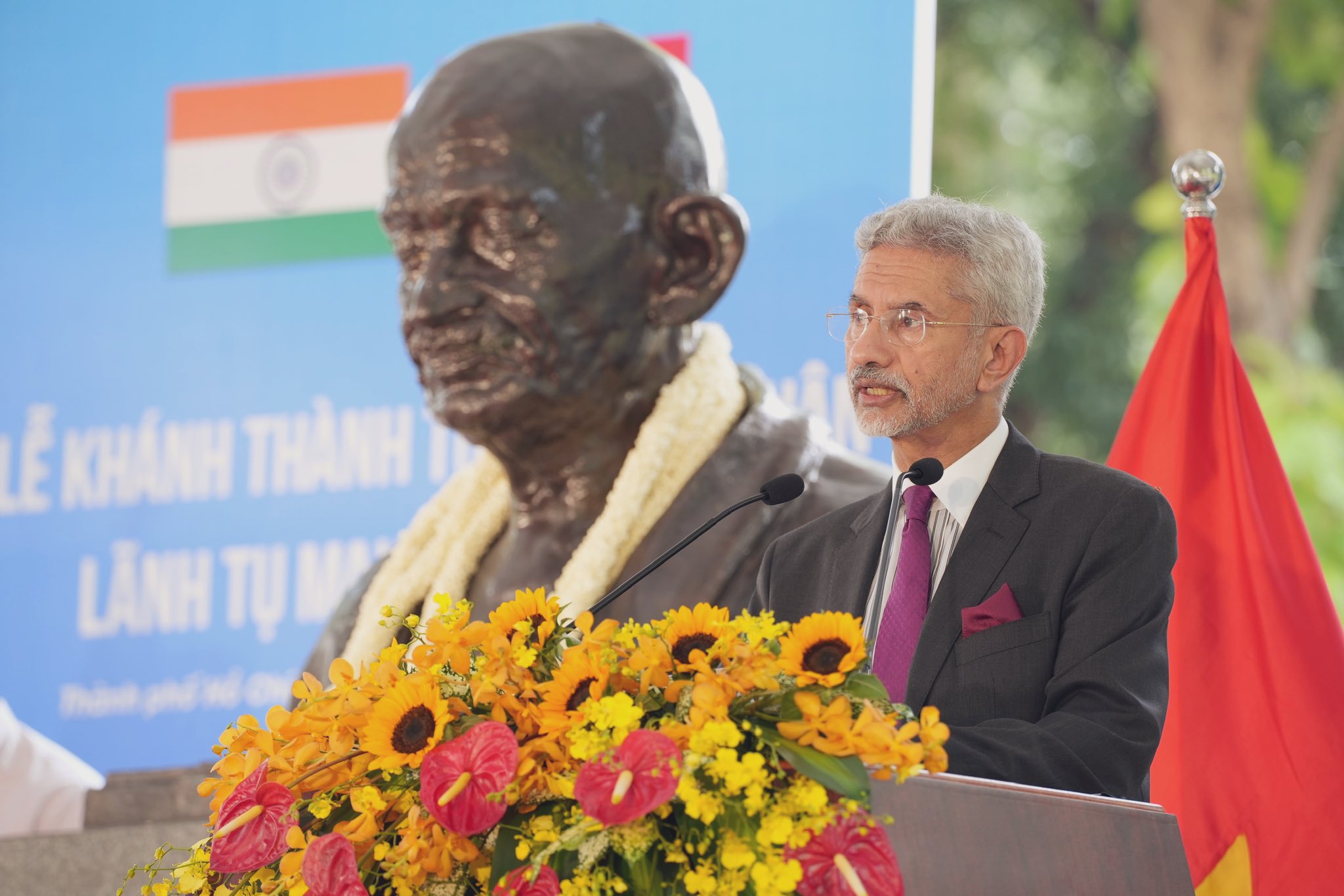 EAM Dr. S Jaishankar unveils Mahatma Gandhi’s bust in Vietnam, calls it a symbolic moment in friendship