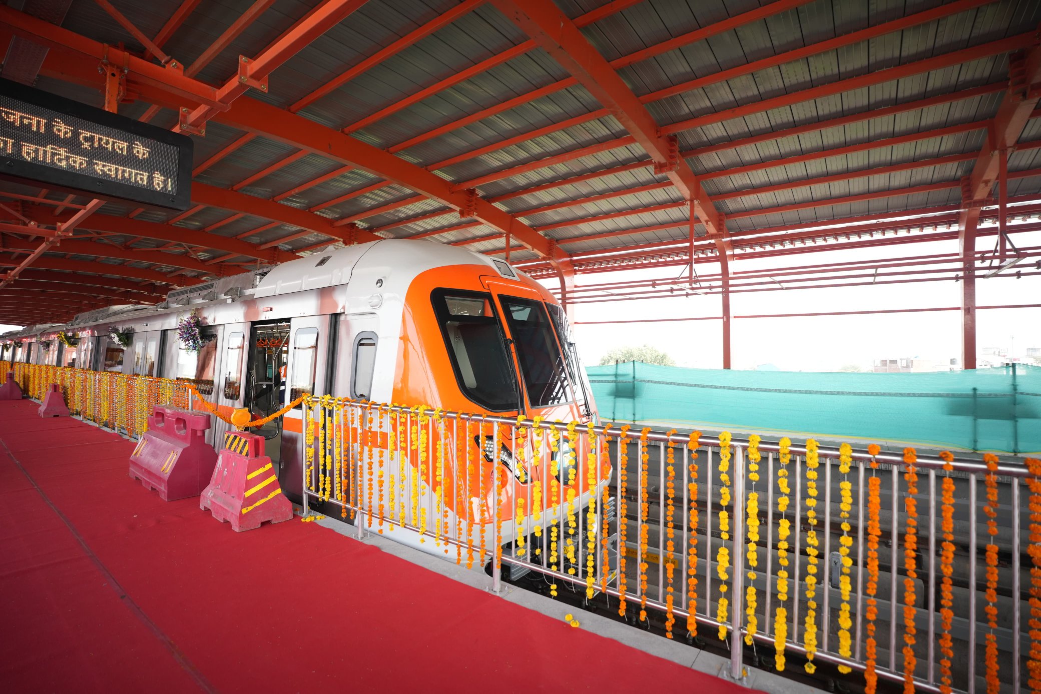 MP CM Shivraj Singh Chouhan flags off trial run of Bhopal Metro