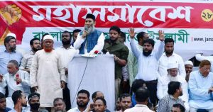 In Bangladesh, panic persist over political unrest, street violence