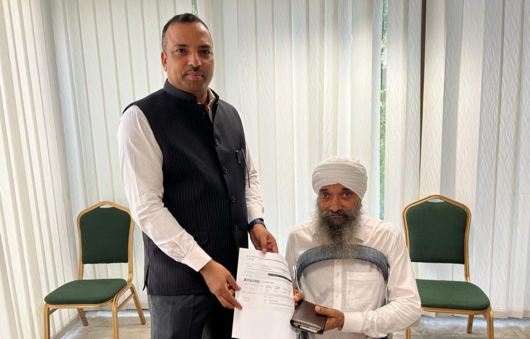 Indian Consulate in Dubai helps partially blind Indian national return home after clearing his civil case