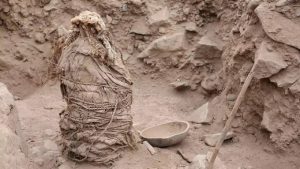 Peru archaeologists unearth 1,000-year-old mummies of children in Lima