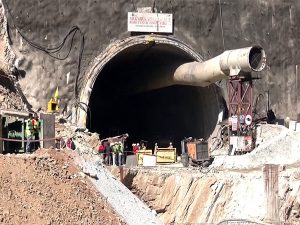 Hot Khichdi being filled in cylindrical bottles for labourers trapped in Silkyara tunnel