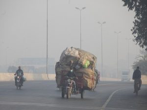Pakistan: Lahore tops global pollution ranking with 470 AQI