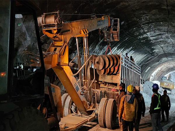 Uttarkashi tunnel collapse: Drilling work halted, another machine from Indore to reach today