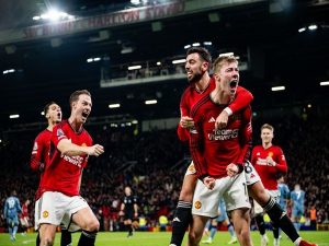 Premier League: Manchester United win crucial game, Liverpool moves to top of the table