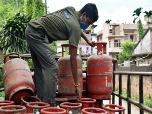 Commercial LPG cylinder prices slashed by Rs 39.50 in New Year relief