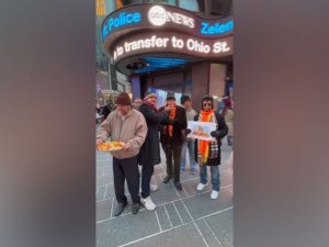 Grand celebrations in Times Square as 'Overseas friends of Ram Mandir' distribute laddoos ahead of Pran Pratishtha