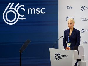 Navalny's widow says she will continue her husband's fight against Putin