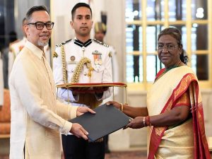 Envoys of five nations present credentials to President of India