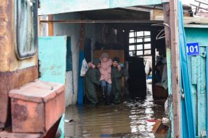 Russia, Kazakhstan evacuate over 100,000 amid severe flooding