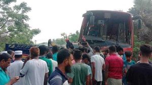 In Bangladesh, 13 killed in bus-pickup van collision