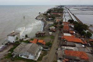 Indonesia's toll rises to 62 from deadly Sumatra floods, 25 still missing