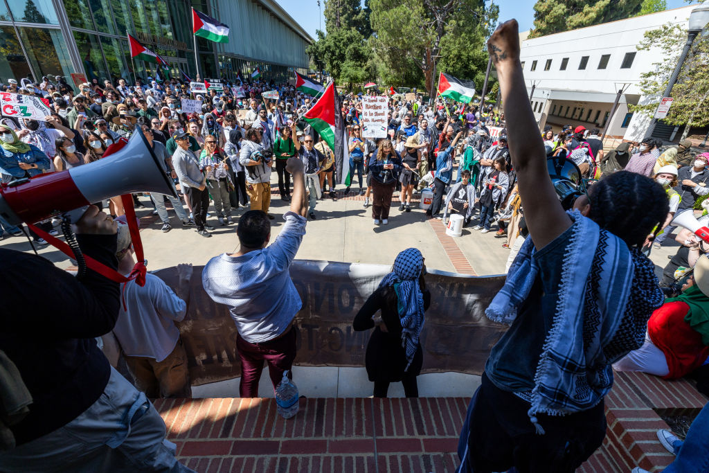 Police move in to quell clashes at Los Angeles pro-Palestinian campus protest