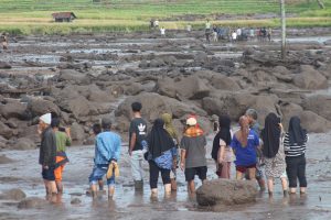 Death toll from floods in Indonesia's West Sumatra rises to 50