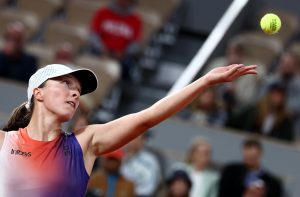Swiatek back from the brink as French Open fans come under fire