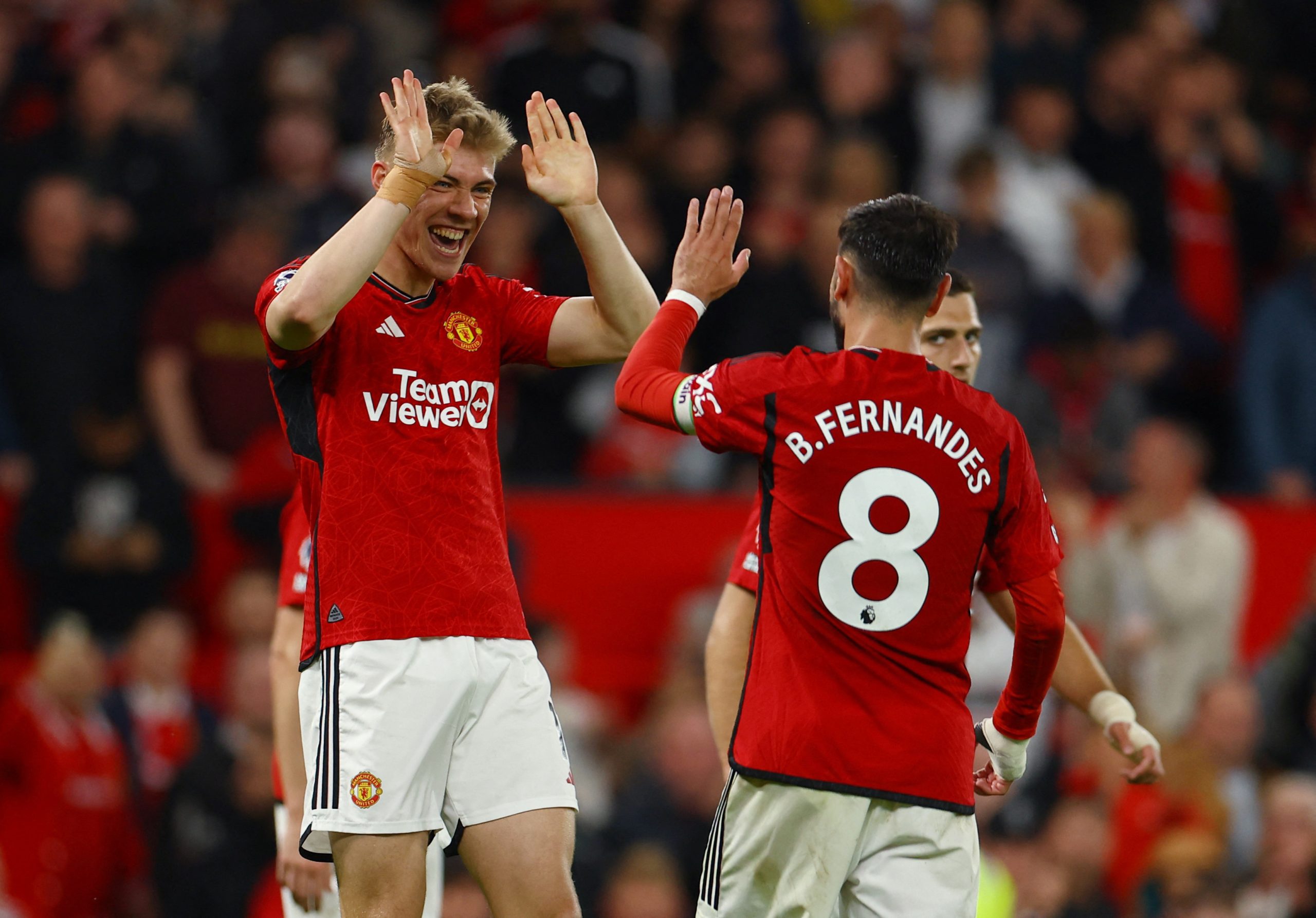 Manchester United hold on to beat Newcastle 3-2 in home finale