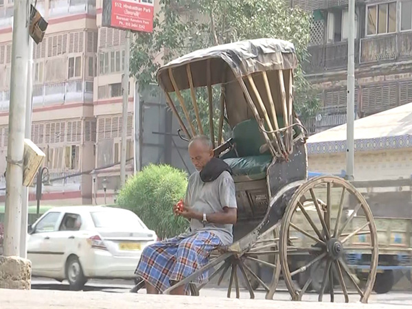 Kolkata: Handheld rickshaw pullers suffer due to intense heat