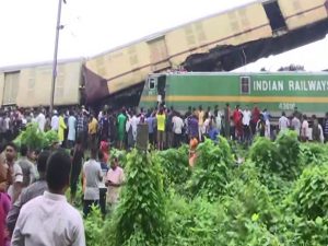 Goods train collides with Sealdah-bound Kanchenjunga Express in Darjeeling, several feared dead