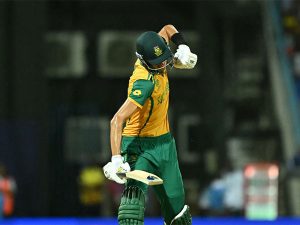 T20 WC: South Africa defy Roston Chase's heroics, move to semis with three-wicket win over West Indies