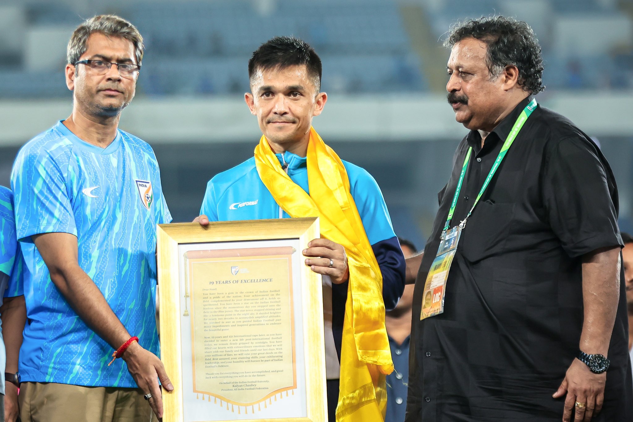 Sunil Chhetri felicitated by AIFF President after Kuwait game