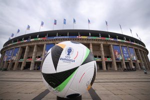 Soccer-France battle past Austria but Mbappe suffers broken nose