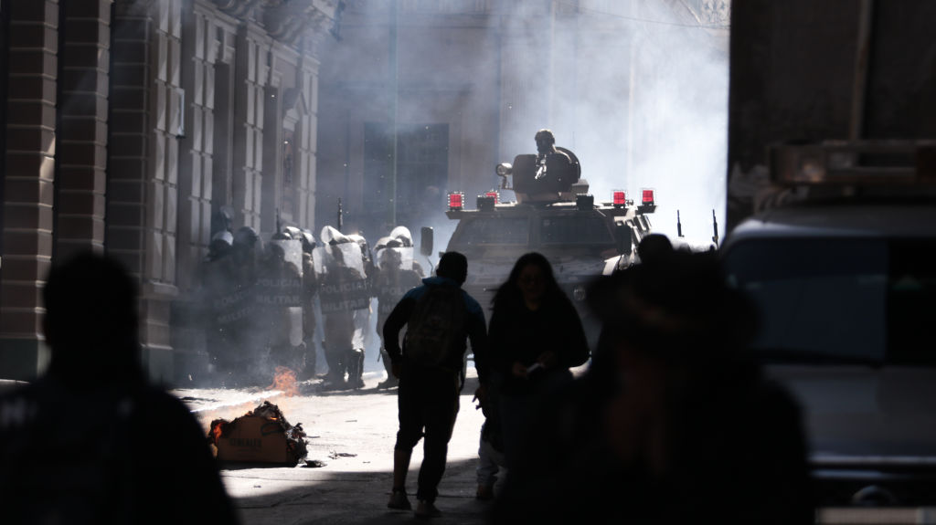 LA PAZ, BOLIVIA - JUNE 26: Supporters of the government of Luis Arce Catacora confront the military who surrounded the Murillo square where the Government Palace is located in an alleged coup d'etat, in La Paz, Bolivia on June 26, 2024. Photo: Getty Images