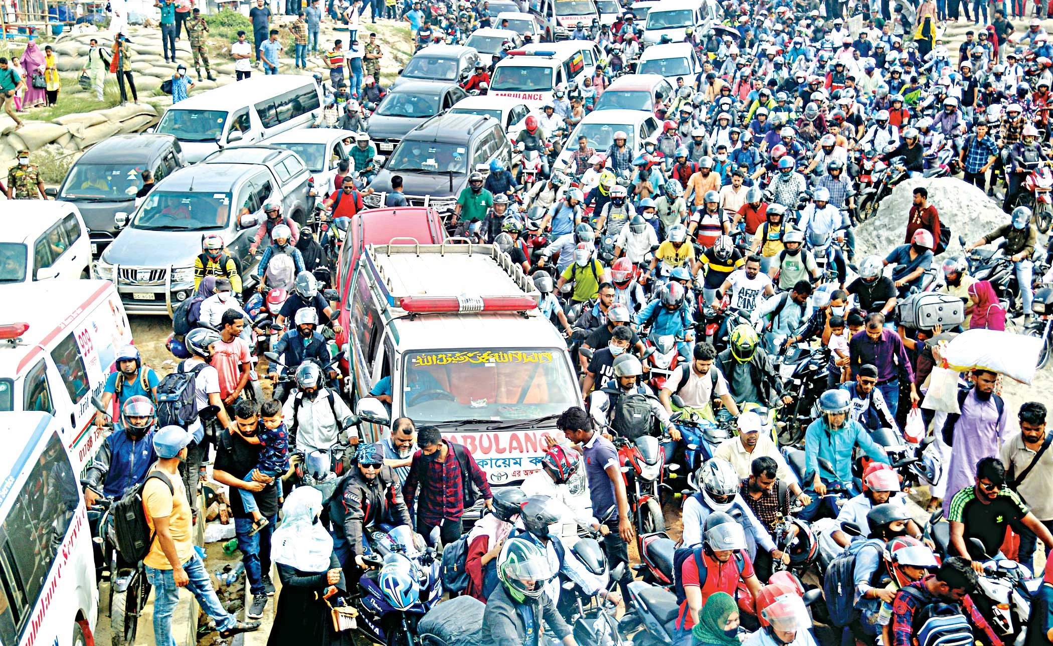 Bangladesh: Huge tailbacks on highways, train rush as people leave Dhaka for Eid-ul-Adha