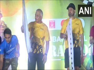 Former Army Chief Gen VK Singh flags off Mumbai Kargil Soldierathon 2024