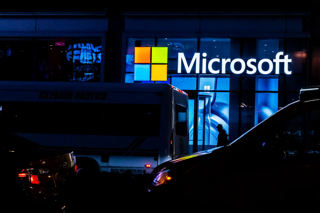 Microsoft alerts businesses, governments to server software attack
