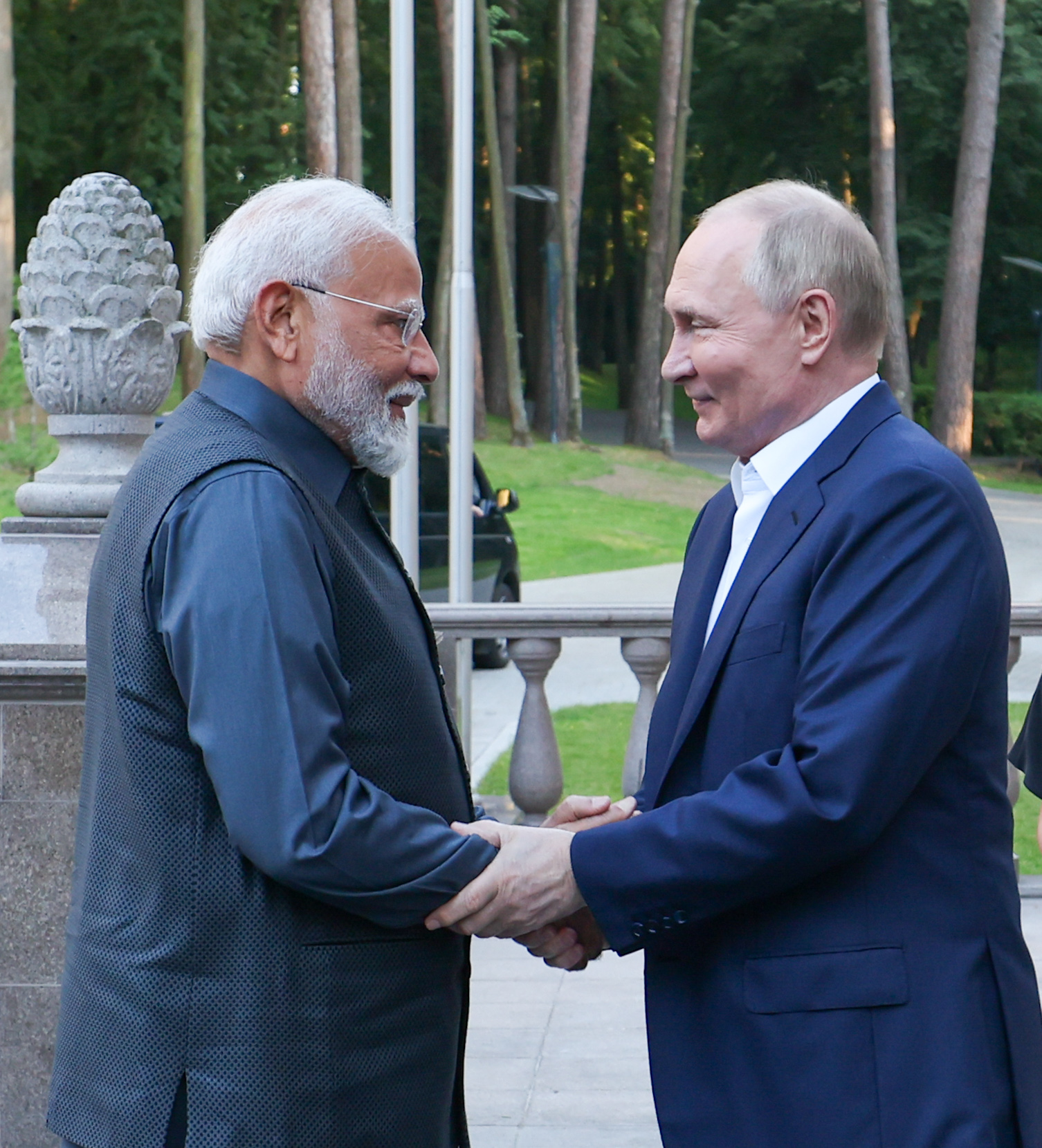 PM Modi and Russian President Putin hold informal talks at Novo ...