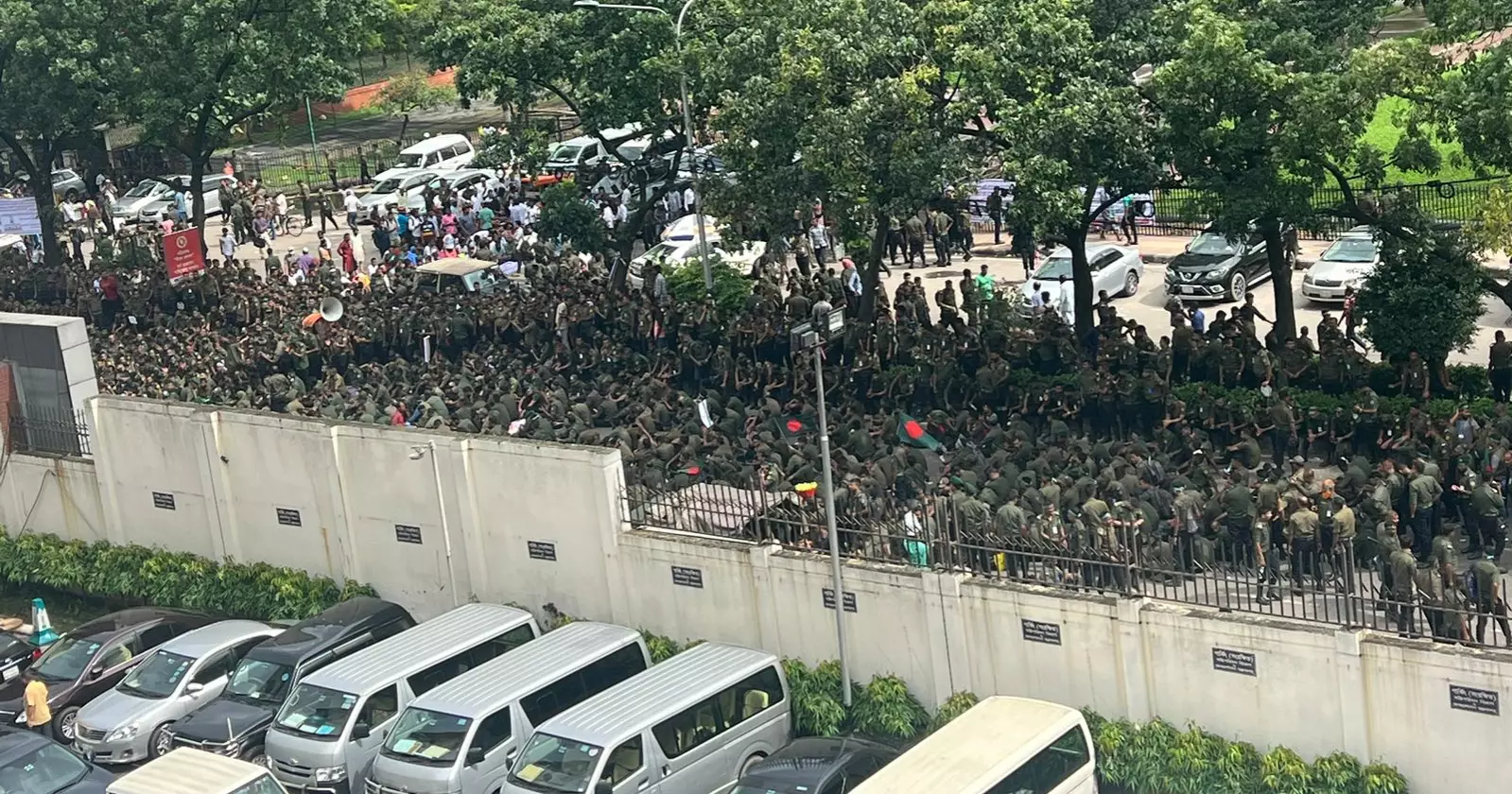 Dhaka: Protesting Ansar personnel block secretariat entrances