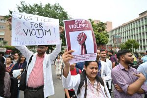 Calcutta HC orders CBI probe into Kolkata doctor murder case