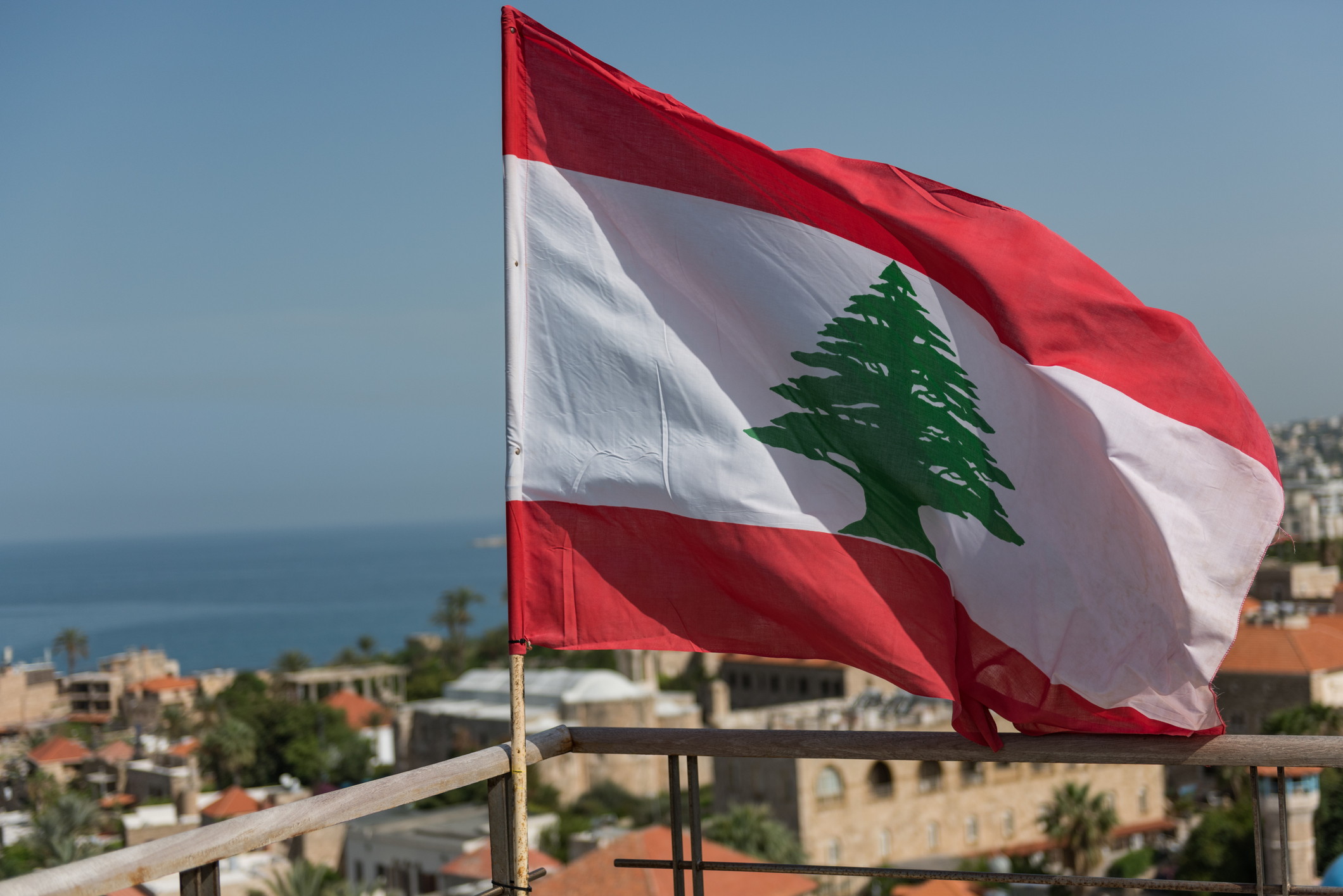 Lebanon receives medical aid, vacationers leave amid fears of war