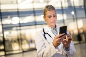 No link between mobile phones and brain cancer, WHO-backed study says