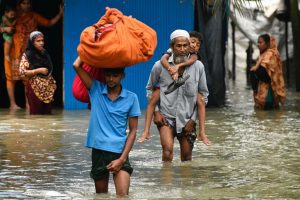 Bangladesh floods leave 71 dead, fears of waterborne disease rise