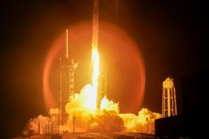 SpaceX-Polaris crew exits capsule for first private spacewalk