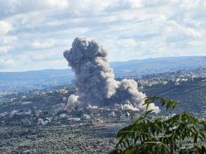 Which countries have pledged aid to Lebanon as conflict worsened?
