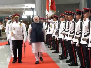 Prime Minister Modi receives ceremonial welcome at Singapore's Parliament House