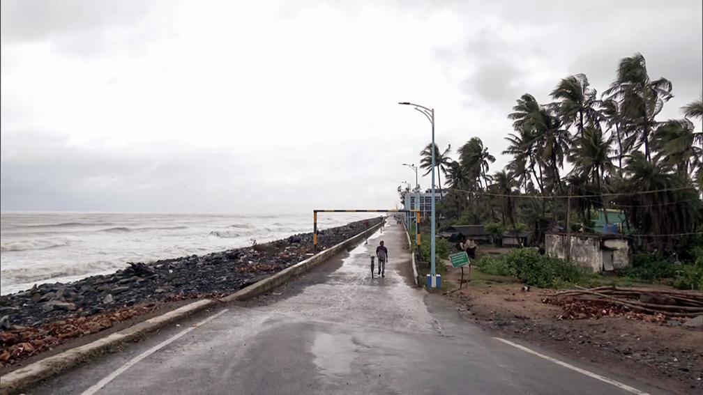 Cyclone Dana set to make landfall between Odisha and West Bengal as evacuations continue