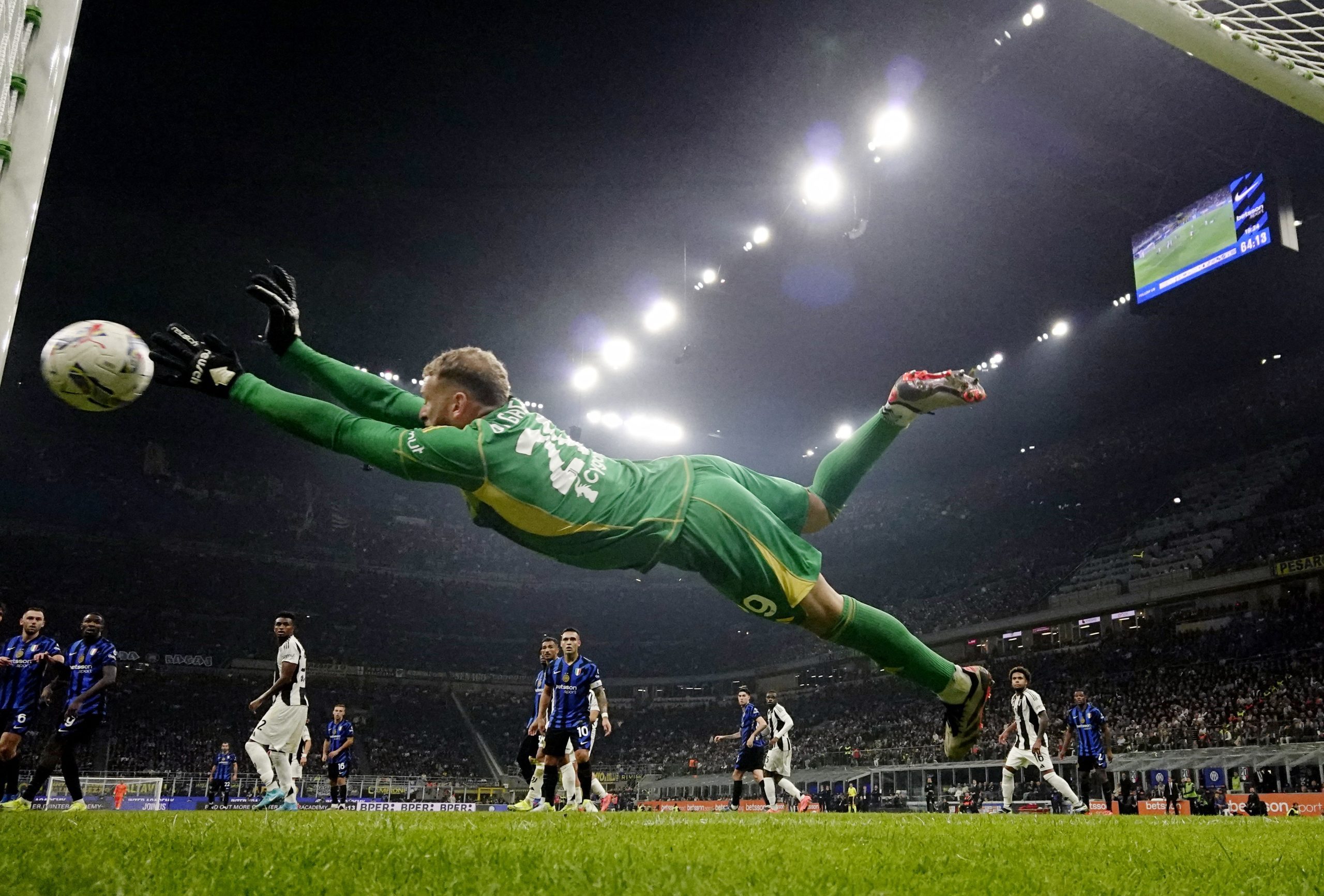 Inter Milan and Juventus share spoils in eight-goal thriller