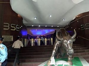 Sensex, Nifty close higher, boosted by banking stocks
