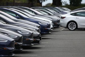 US probes Tesla's Full Self-Driving software in 2.4 mln cars after fatal crash