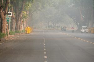 Layer of fog engulfs national capital; AQI drops to 454 in Delhi's Anand Vihar area