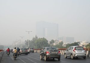Delhi's air quality remains 'very poor'; thick morning smog covers city