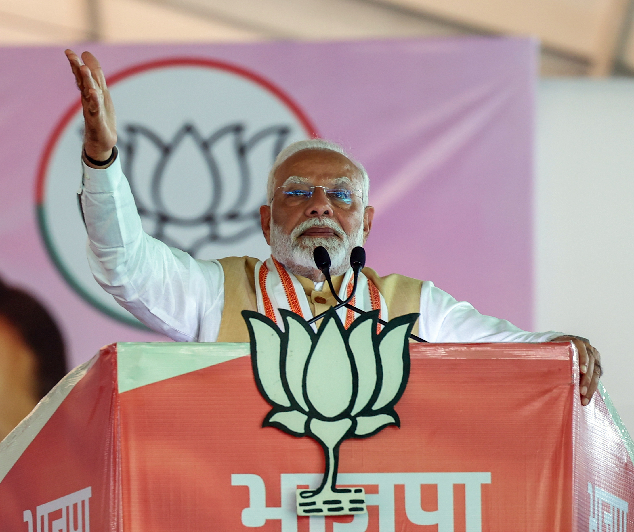 PM Modi slams Aghadi alliance at Dhule rally, calls it “vehicle of misgovernance and loot”